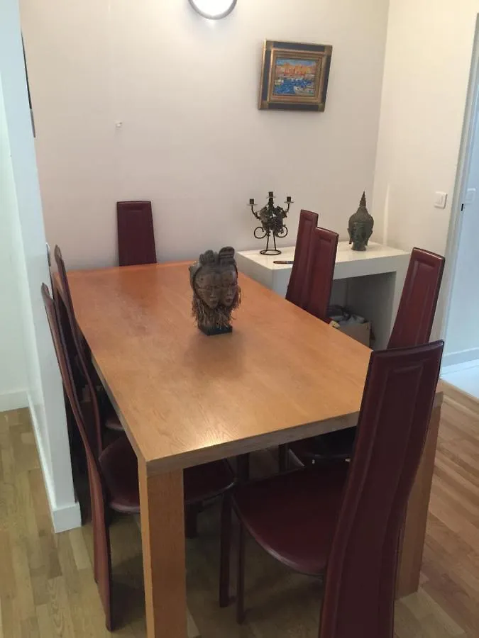 Private Bedrooms Near Eiffel Tower 파리 0*,